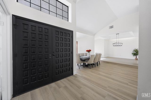 9712 White Oak Drive, Bakersfield, CA 93311