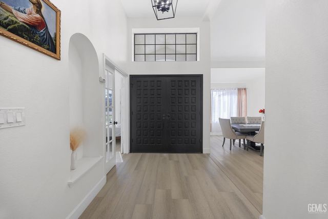 9712 White Oak Drive, Bakersfield, CA 93311