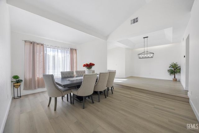 9712 White Oak Drive, Bakersfield, CA 93311