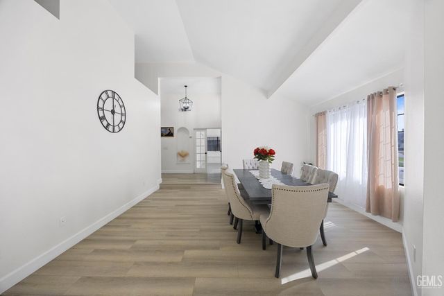 9712 White Oak Drive, Bakersfield, CA 93311