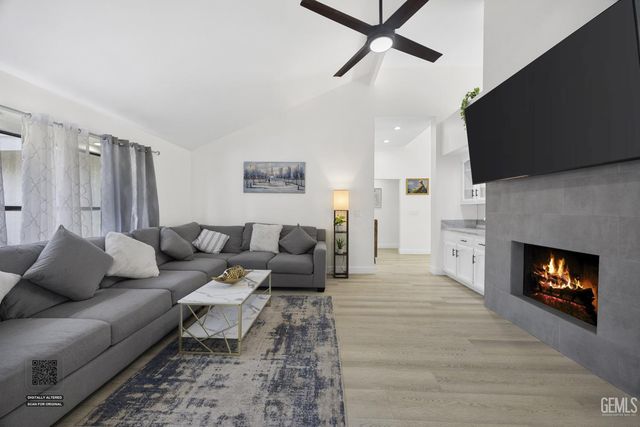 9712 White Oak Drive, Bakersfield, CA 93311