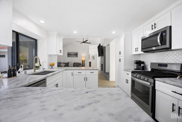 9712 White Oak Drive, Bakersfield, CA 93311