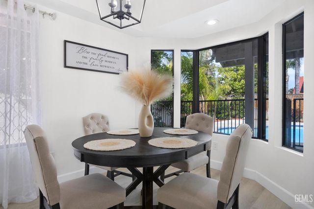 9712 White Oak Drive, Bakersfield, CA 93311