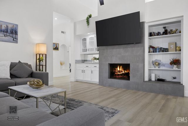 9712 White Oak Drive, Bakersfield, CA 93311