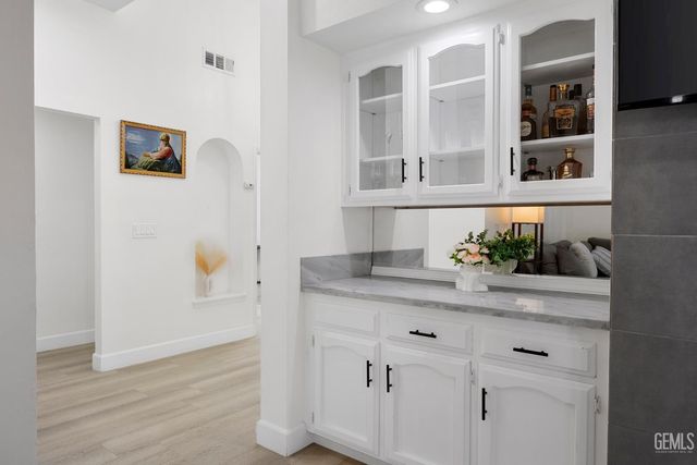 9712 White Oak Drive, Bakersfield, CA 93311