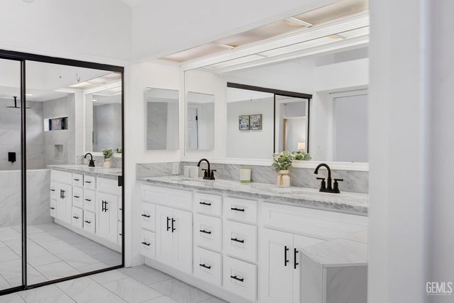 9712 White Oak Drive, Bakersfield, CA 93311