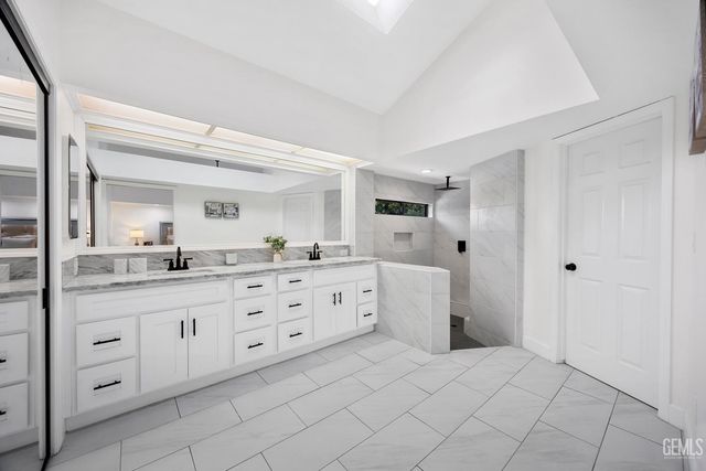 9712 White Oak Drive, Bakersfield, CA 93311