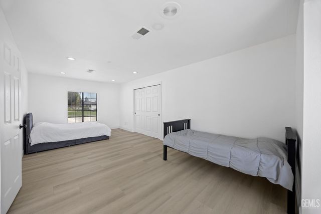 9712 White Oak Drive, Bakersfield, CA 93311