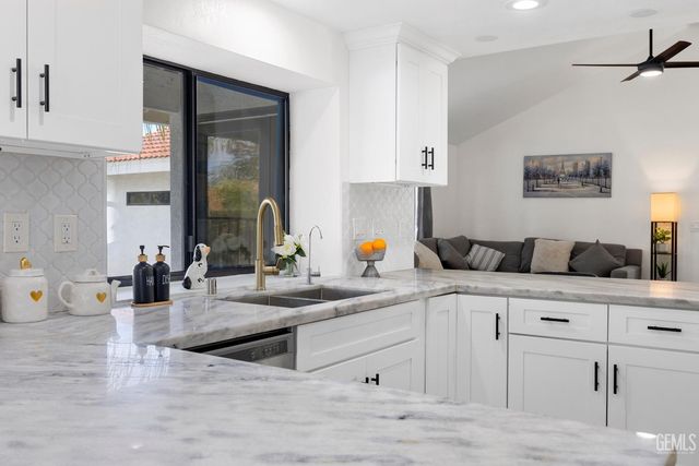 9712 White Oak Drive, Bakersfield, CA 93311