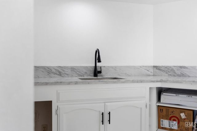 9712 White Oak Drive, Bakersfield, CA 93311