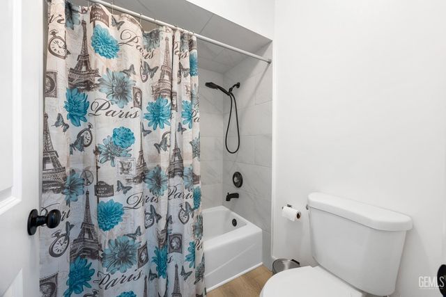 9712 White Oak Drive, Bakersfield, CA 93311