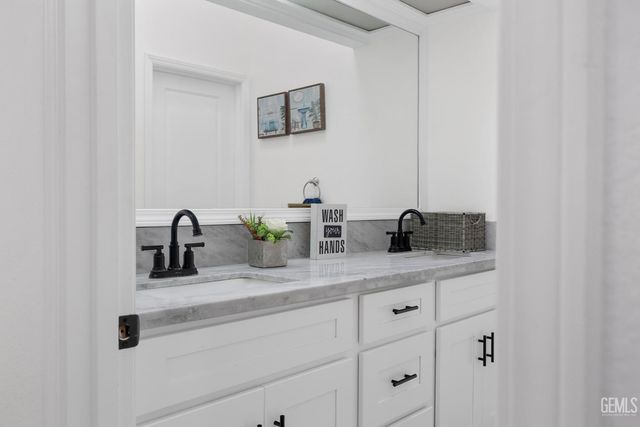 9712 White Oak Drive, Bakersfield, CA 93311