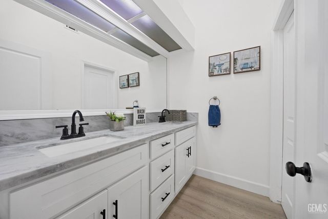 9712 White Oak Drive, Bakersfield, CA 93311