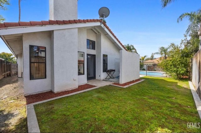 9712 White Oak Drive, Bakersfield, CA 93311