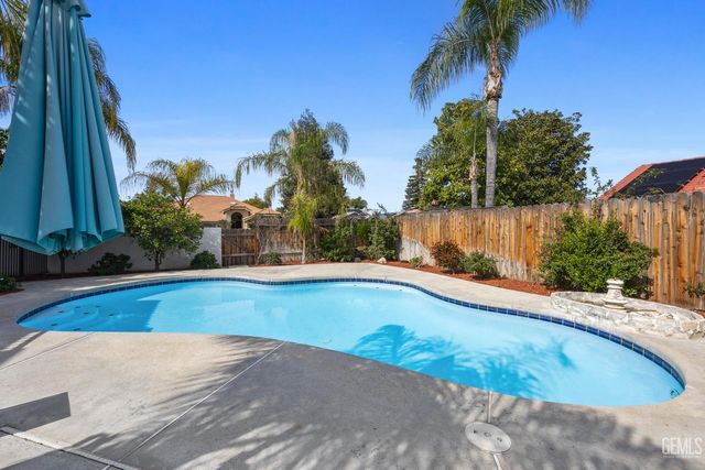 9712 White Oak Drive, Bakersfield, CA 93311