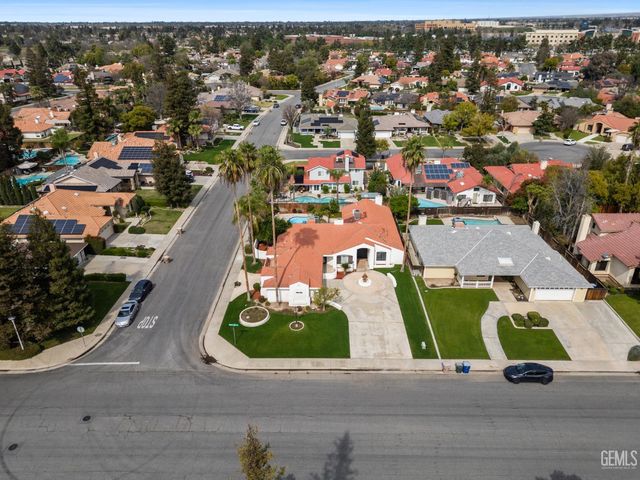 9712 White Oak Drive, Bakersfield, CA 93311