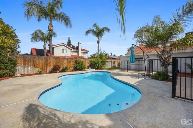 9712 White Oak Drive, Bakersfield, CA 93311