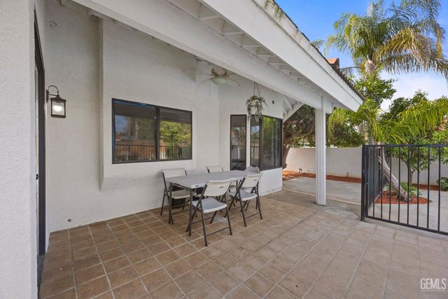 9712 White Oak Drive, Bakersfield, CA 93311