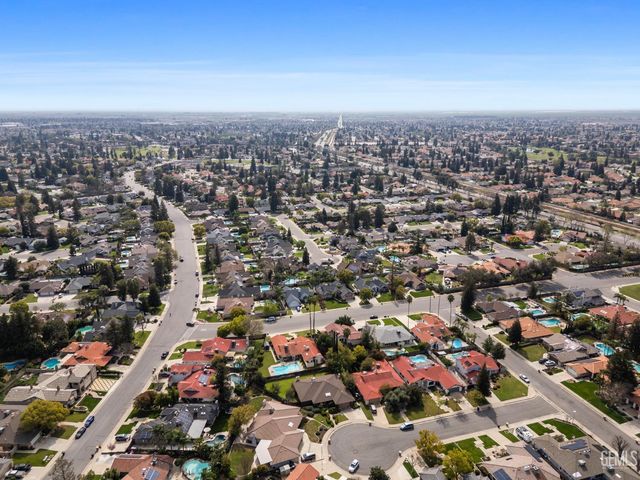 9712 White Oak Drive, Bakersfield, CA 93311