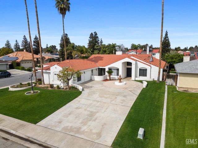 9712 White Oak Drive, Bakersfield, CA 93311