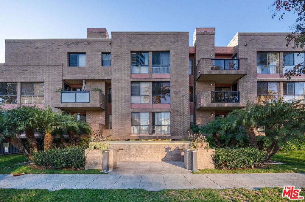 235 S Tower Drive 106, Beverly Hills, CA 90211