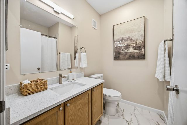 8232 Concord Lane B, Justice, IL 60458