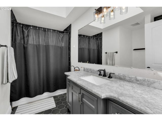 5625 Se CLAYSON Ave, Milwaukie, OR 97267