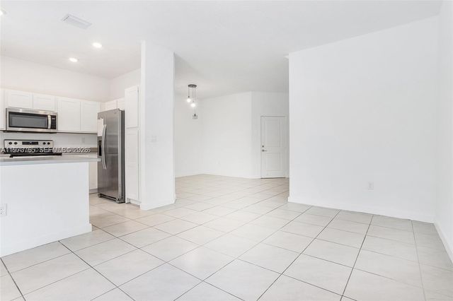 1363 NW 208th Ter, Miami Gardens, FL 33169