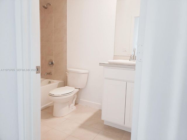 1363 NW 208th Ter, Miami Gardens, FL 33169