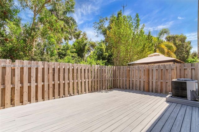 1363 NW 208th Ter, Miami Gardens, FL 33169