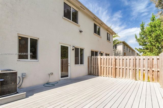 1363 NW 208th Ter, Miami Gardens, FL 33169