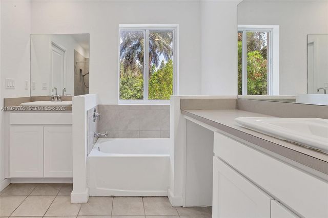 1363 NW 208th Ter, Miami Gardens, FL 33169