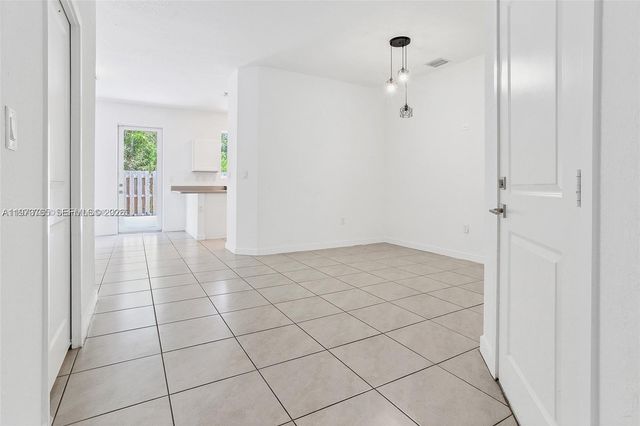 1363 NW 208th Ter, Miami Gardens, FL 33169