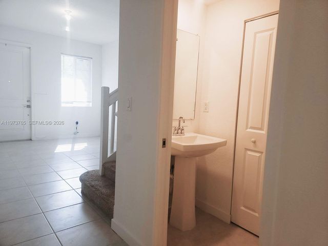 1363 NW 208th Ter, Miami Gardens, FL 33169