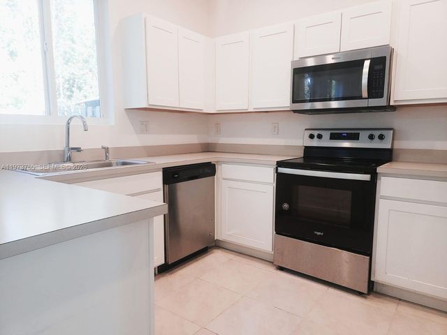 1363 NW 208th Ter, Miami Gardens, FL 33169