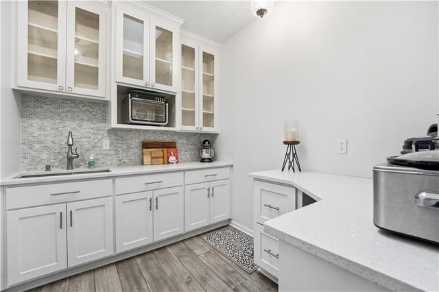 15312 Woodson Lane, Overland Park, KS 66223