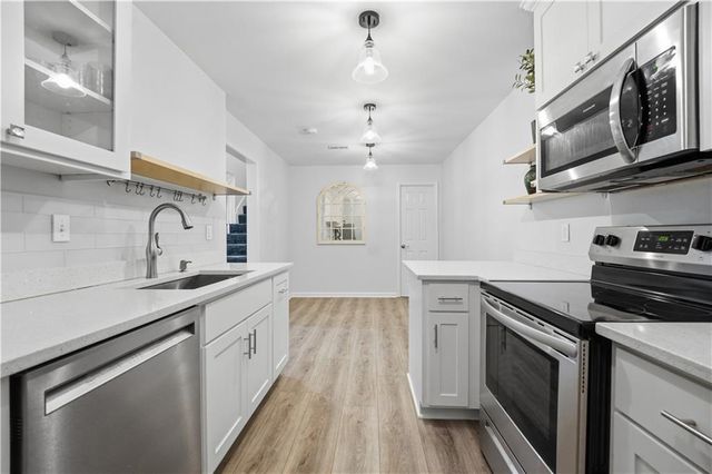 15312 Woodson Lane, Overland Park, KS 66223