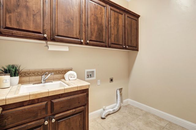 100 Palomares, Roseville, CA 95747