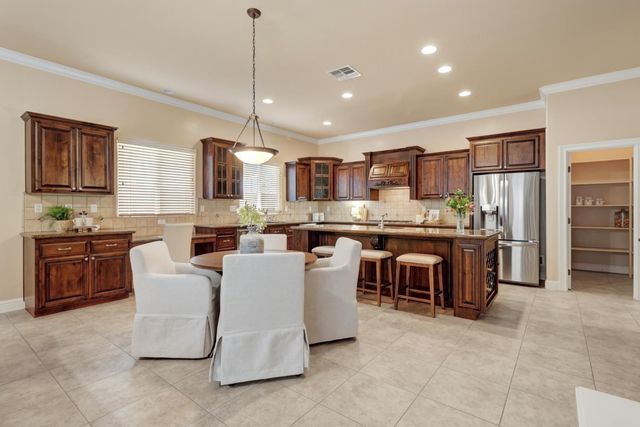 100 Palomares, Roseville, CA 95747