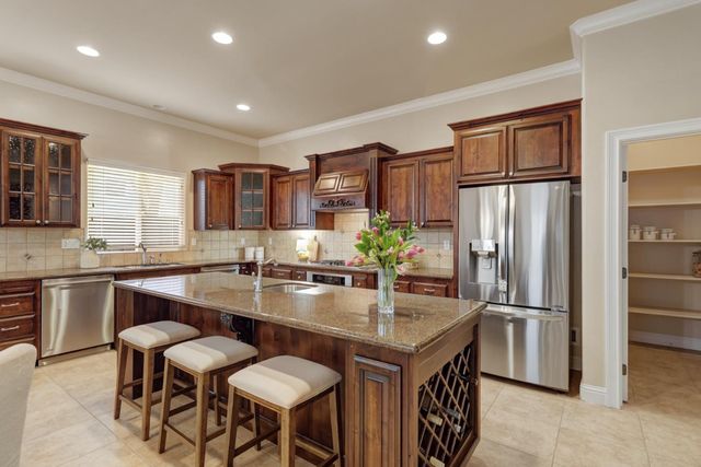 100 Palomares, Roseville, CA 95747