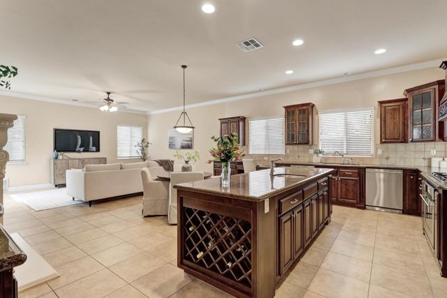 100 Palomares, Roseville, CA 95747