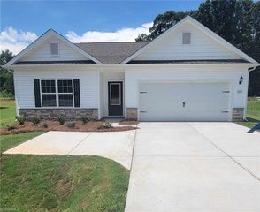 1040 Jonestown Road, Winston-salem, NC 27103
