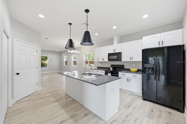 706 AVENUE E, Plant City, FL 33563