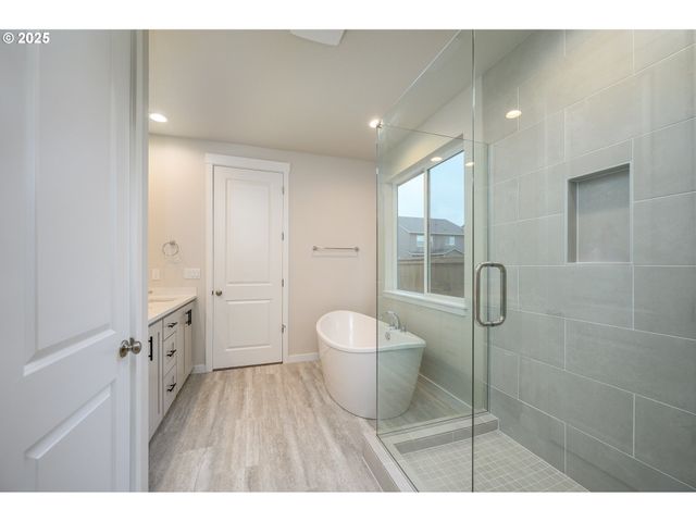 24052 Sw MAPLE Ter Sw, Sherwood, OR 97140