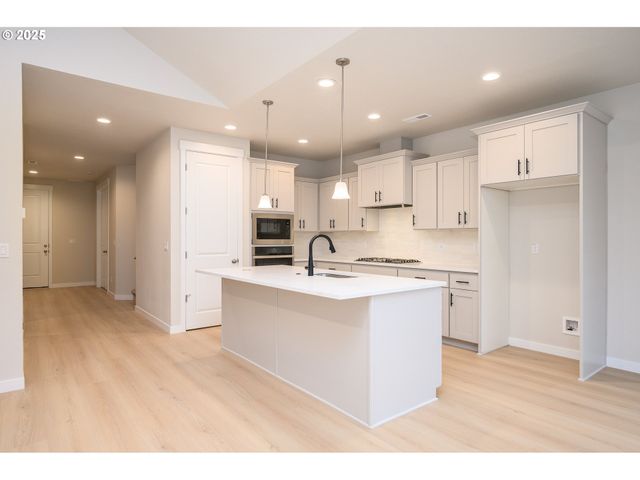 24052 Sw MAPLE Ter Sw, Sherwood, OR 97140