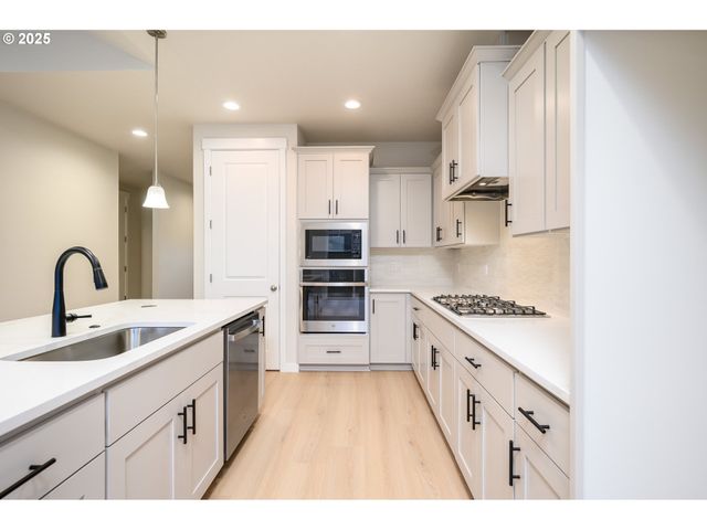 24052 Sw MAPLE Ter Sw, Sherwood, OR 97140