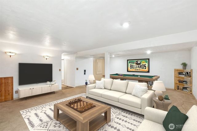 22628 16th Avenue S, Des Moines, WA 98198