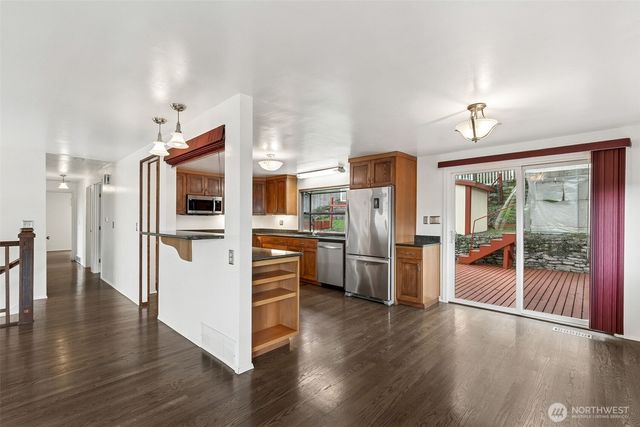 22628 16th Avenue S, Des Moines, WA 98198