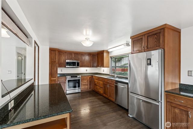 22628 16th Avenue S, Des Moines, WA 98198