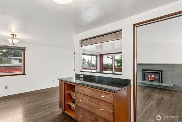 22628 16th Avenue S, Des Moines, WA 98198